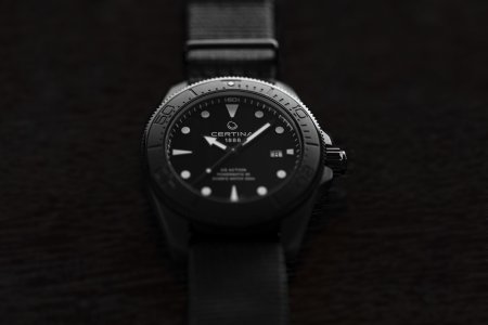Svart Certina DS Action 43mm