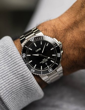 Oris Aquis Date 43,5mm Svart