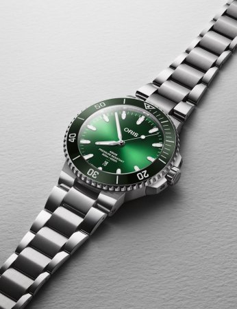Oris Aquis Date 43,5mm Grön