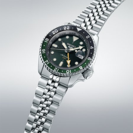 Seiko 5 Sport GMT